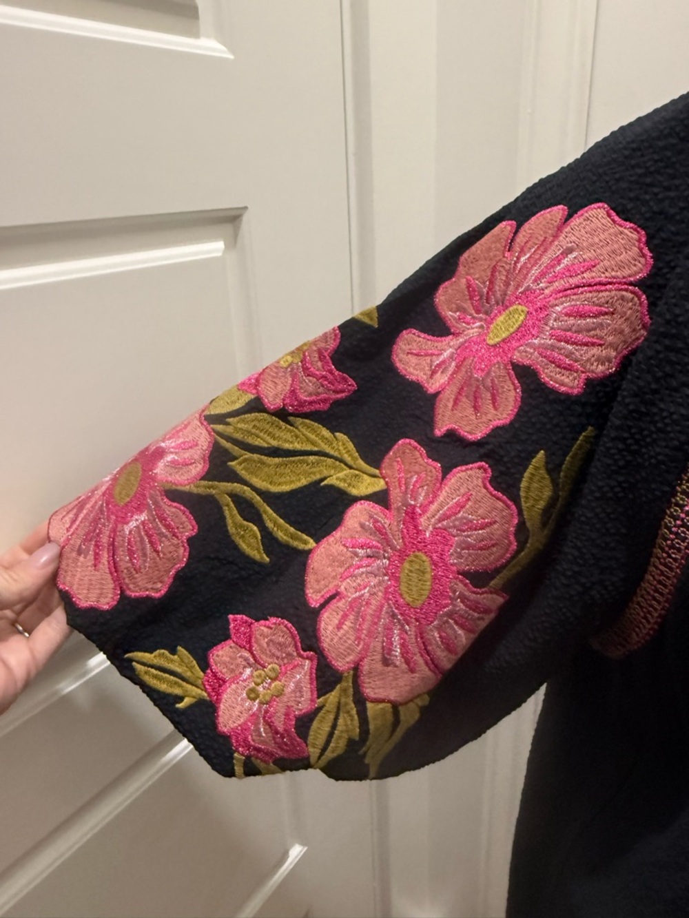 THML. Jolie Embroidered Top. Size Small. - Picture 8 of 12
